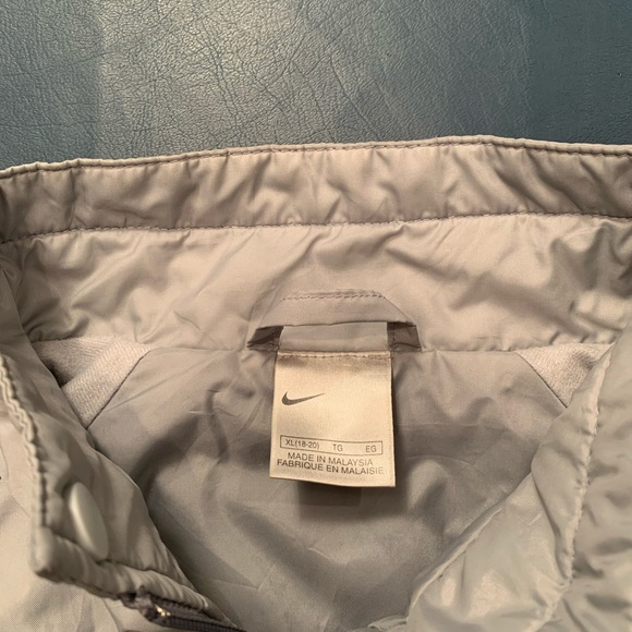 Women’s XL retro Nike jacket - Picture 2 of 2